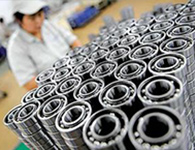 银行催债钢贸商竞相让步 信贷危机加剧双输格局